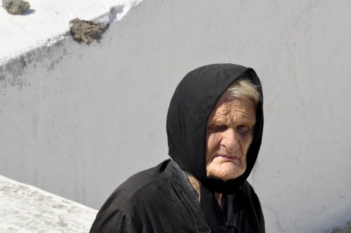 Femme Santorinoise